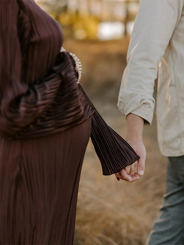 Mumsmode Zwangerchaps Midi Fotoshoot Jurken Elegant Riem Gekreukt Flare Mouw Ronde Hals Bruin