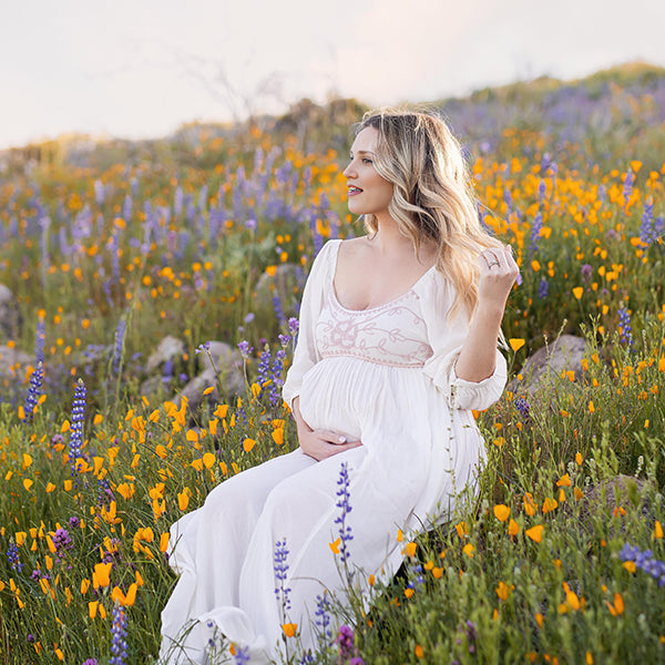 Mumsmode Zwangerschaps Fotoshoot Jurken Boheems Borduursel Bloemen Gedrapeerd Maxi Jurken