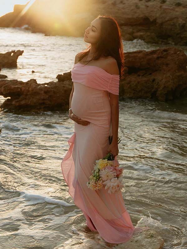 Mumsmode Zwangerschaps Maxi Cocktailjurk Zijsplit Ruches Off Shoulder Fotoshoot