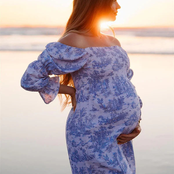 Blauwe zwangerschaps maxi jurk met geplooide hoge taille.
