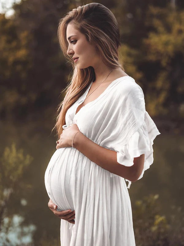 Mumsmode Zwangerchaps Maxi Fotoshoot Jurk Boheems Koord Gekreukt Knoopjes Diep decolleté Wit