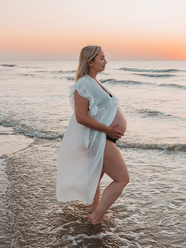 Mumsmode Zwangerchaps Maxi Fotoshoot Jurk Boheems Koord Gekreukt Knoopjes Diep decolleté Wit