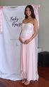 Roze zwangerschaps maxi jurk met pailletten, bandeau hals, geplooid knoopdetail en bodycon pasvorm voor babyshower.