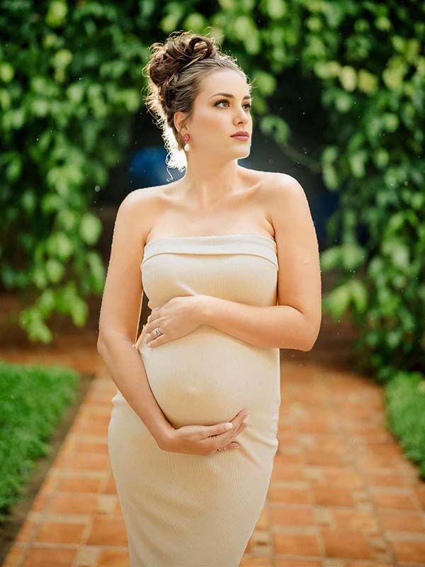 Mumsmode Zwangerchaps Midi Photoshoot Jurk Elegant Zijsplit Boot Nek Abrikoos