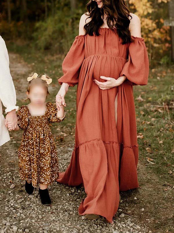 Oranje zwangerschaps maxi jurk met ruches, zijsplit en elegante boho uitstraling.