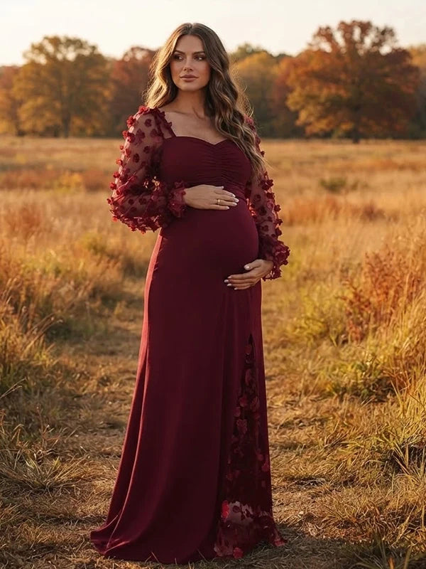 Elegante kanten zwangerschaps maxi jurk met opvallende 3D bloemen voor fotoshoot.