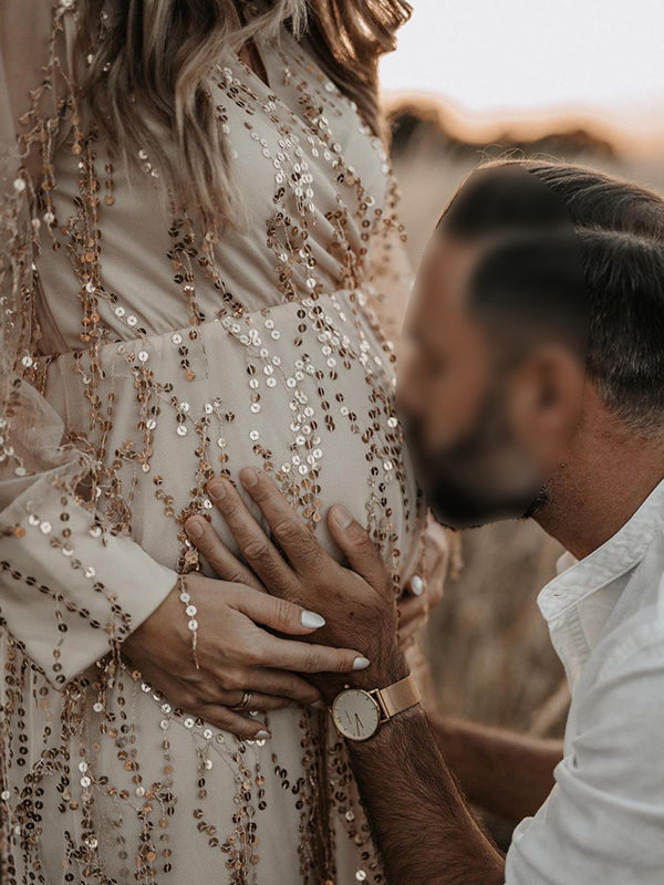 Mumsmode Elegante Maxi Zwangerschapsjurk Fotoshoot Glanzende Pailletten Franjes Doorschijnende Tule
