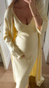 Zwangerschapsset met gebreide cami maxi jurk en lang vest voor een elegante laagjeslook.