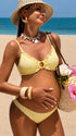 Gele gestreepte zwangerschapsbikini met ruches, cut-out design en spaghettibandjes voor een stijlvolle strandlook.