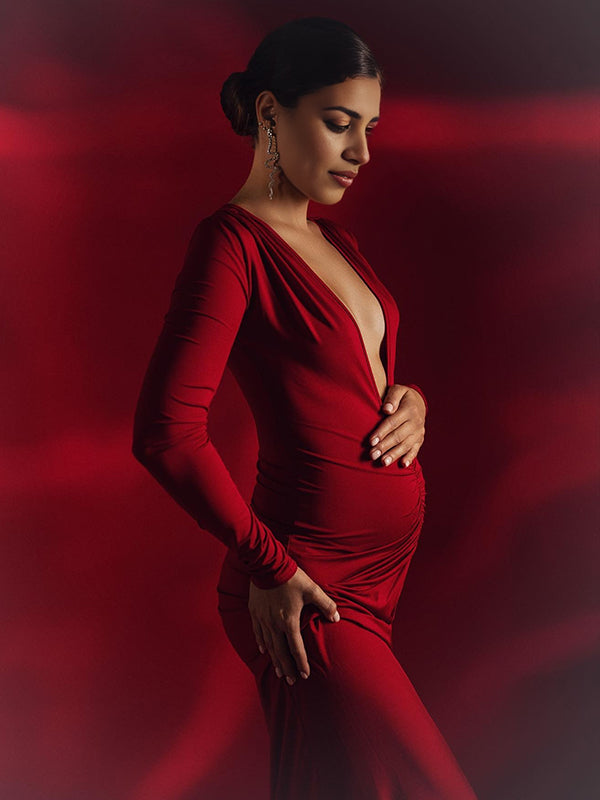 Mumsmode Zwangerchaps Maxi Fotoshoot Jurken Elegant Gekreukt Diep decolleté Bourgondië