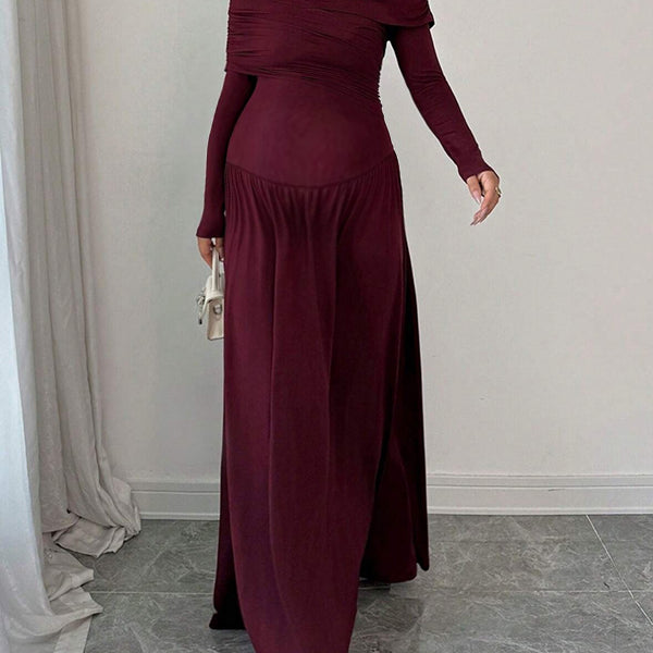 Bourgondische zwangerschaps maxi jurk met gekreukt en gedrapeerd design, ideaal voor banket.