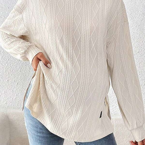Abrikooskleurig zwangerschaps T-shirt met geometrisch gestreept patroon en zijsplit, ideaal voor dagelijks gebruik.