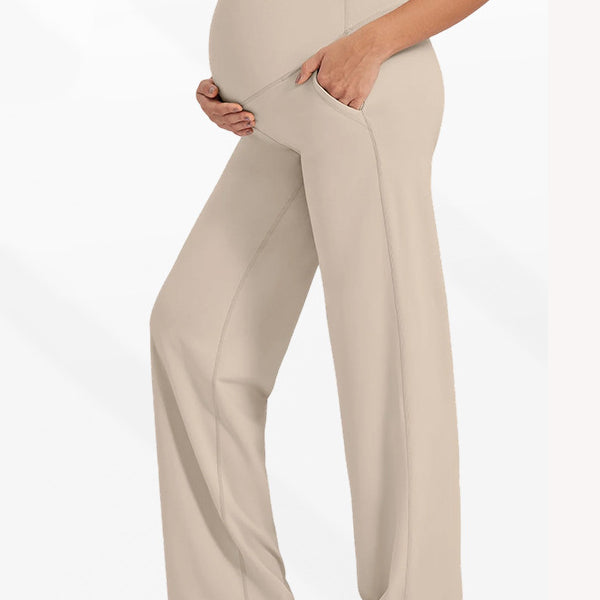 Beige zwangerschapsbroek met hoge taille, zakken en comfortabele pasvorm voor dagelijks gebruik.