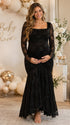 Zwarte kanten zwangerschaps maxi jurk met vierkante halslijn en zeemeermin pasvorm voor babyshower.