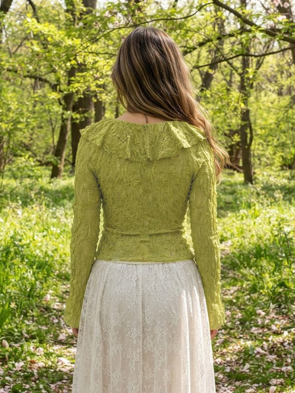 Boho kanten zwangerschaps top met vrouwelijke ruches en elegante details.