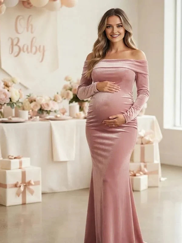 Fluwelen zwangerschaps maxi jurk met off shoulder halslijn, open rug en bodycon pasvorm voor babyshower.