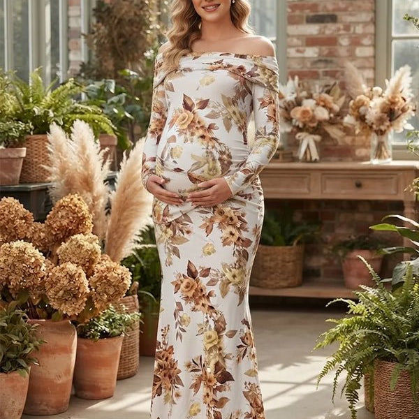 Witte zwangerschaps maxi jurk met off shoulder halslijn, print en ruches in een zeemeermin silhouet voor party.
