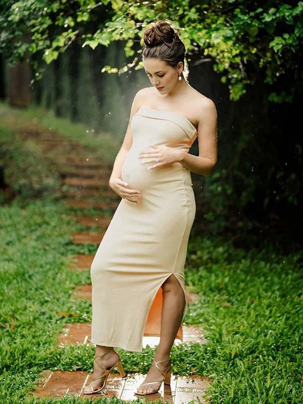 Mumsmode Zwangerchaps Midi Photoshoot Jurk Elegant Zijsplit Boot Nek Abrikoos