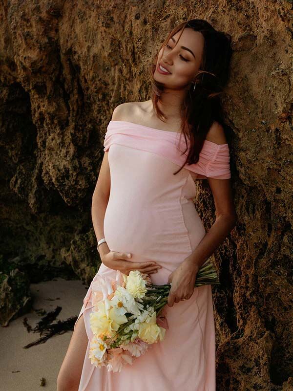 Mumsmode Zwangerschaps Maxi Cocktailjurk Zijsplit Ruches Off Shoulder Fotoshoot