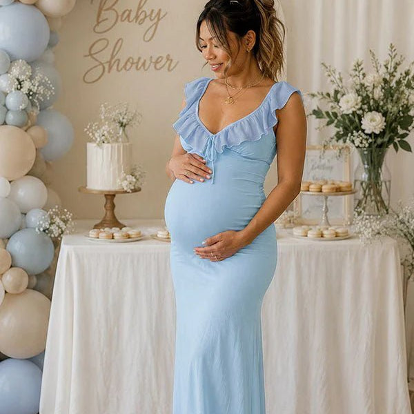Blauwe zwangerschaps maxi jurk met ruches, rugloos design, vetersluiting en comfortabele stretch bodycon fit.